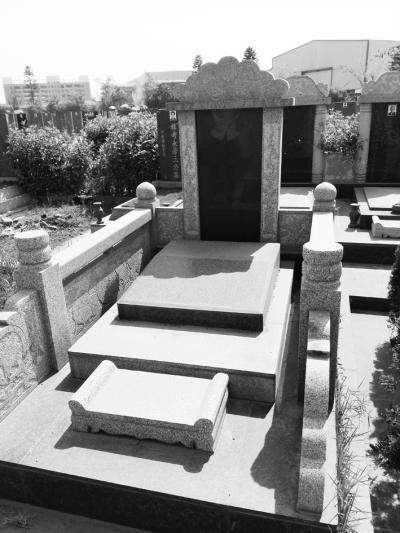 ?？诓糠帜箞@賣(mài)活人墓 價(jià)格數(shù)千至十幾萬(wàn)元不等