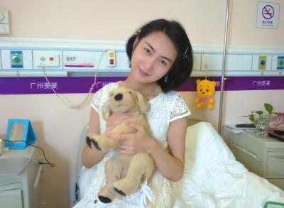 浙江“背母親上大學”男子手術變性變?yōu)榕畠荷? style= 浙江“背母親上大學”男子手術變性變?yōu)榕畠荷? complete=