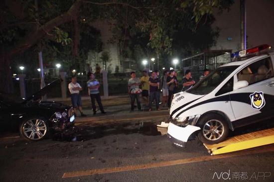 當(dāng)時(shí)賓利司機(jī)去筆架山爬山，車停在路邊，剛回來(lái)便發(fā)現(xiàn)車輛發(fā)生了事故。