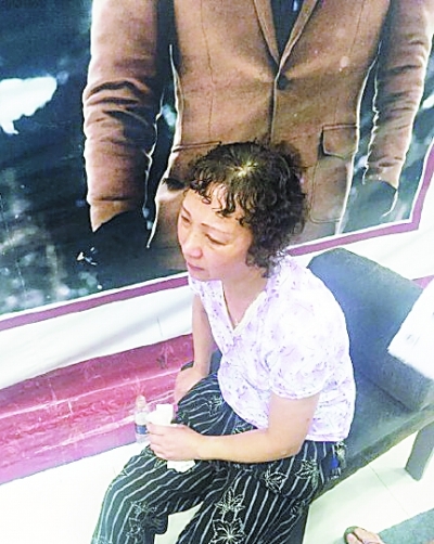 遇難女子家屬很悲傷。