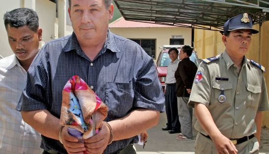 邁克爾·佩佩在柬埔寨被逮捕。