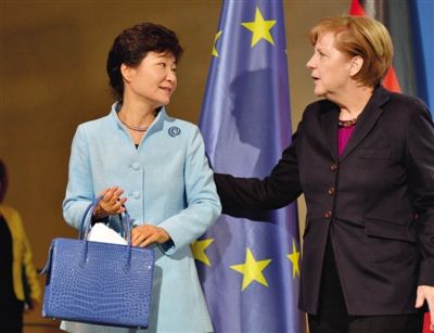 26日，默克爾與來訪的樸槿惠會晤。