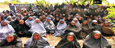 視頻中公布的被綁架女孩。