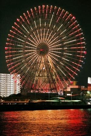 圖為該地晚上的夜景。