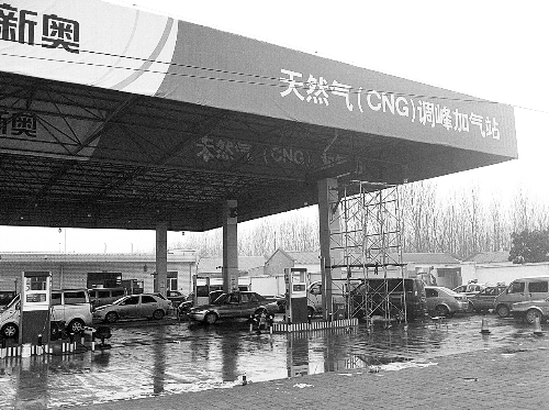 開封大量無證二手氣瓶裝上車 加氣站不檢查安全證明 開封大量無證二手氣瓶裝上車 加氣站不檢查安全證明