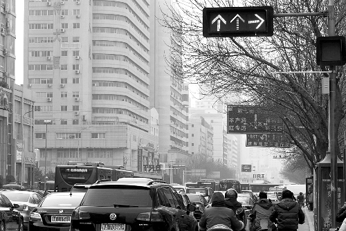 新交規(guī)“黃恐”引發(fā)擁堵？ 這個真的有！