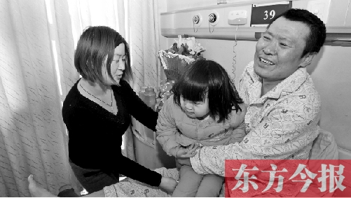 李剛患骨肉瘤急需手術(shù)，最放心不下的就是他的妻子、女兒