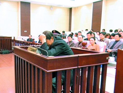 庭審中，楊某一直沒有抬頭。