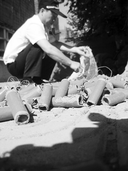 這半袋子墜子炮,多虧被及時(shí)發(fā)現(xiàn) 這半袋子墜子炮,多虧被及時(shí)發(fā)現(xiàn)