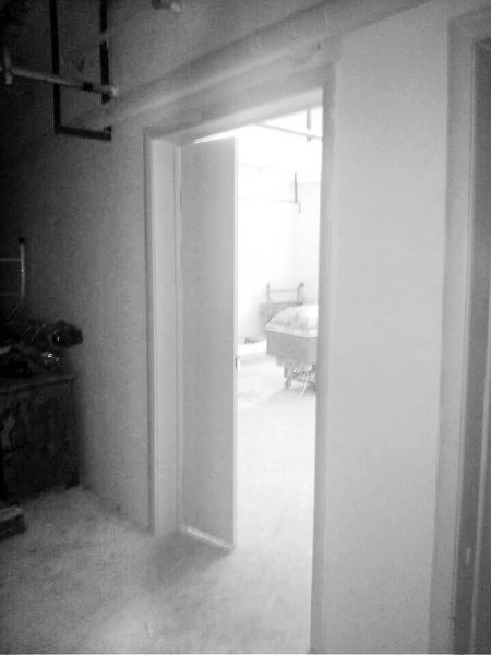 原有的太平間被扒了，又新建了一個