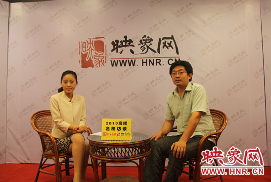 　6月23日，清華大學(xué)河南招生組組長謝旭東做客映象網(wǎng)“2013高招名校訪談”節(jié)目