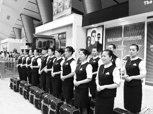 本想著上了學能安排到高鐵或地鐵單位當乘務員，結果只是去做安保服務，許多學生稱上當了