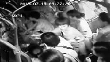 “齷齪男”跳窗（畫(huà)圈處）眾人阻止 視頻翻拍