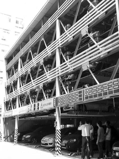 　鄭州新建的28座立體車庫，多數沒有規(guī)劃許可證