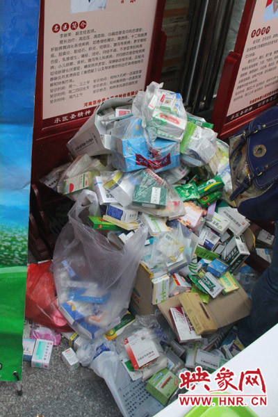 兌換點負責人表示，一整天兌換的過期藥有這樣的七八倍