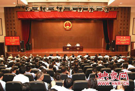 9月3日上午，河南省高級(jí)人民法院召開機(jī)關(guān)全體黨員干部大會(huì)
