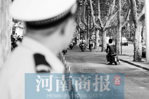 有警察，趕緊掉頭！