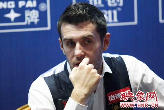 塞爾比在結(jié)束采訪時，情緒很低落