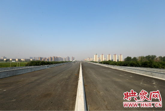 南三環(huán)高架橋寬闊整潔的路面 南三環(huán)高架橋寬闊整潔的路面