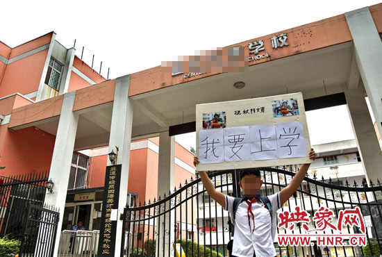 小聶對自己的母校感情很復雜。 小聶對自己的母校感情很復雜。