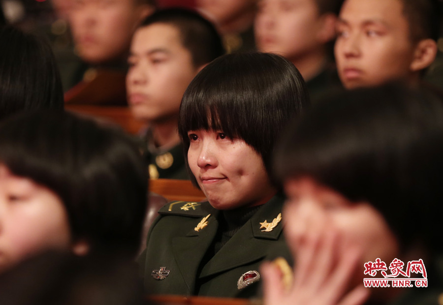 現(xiàn)場(chǎng)觀眾感動(dòng)落淚。