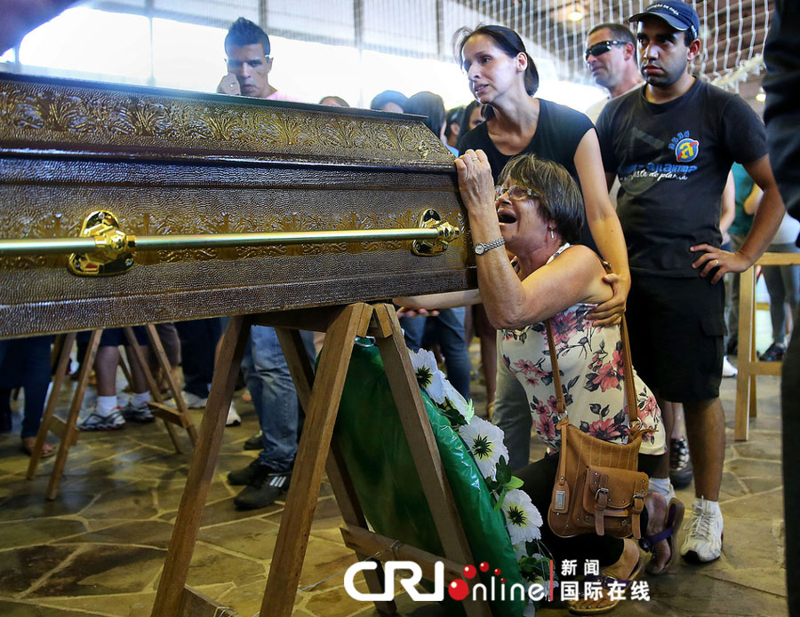 巴西夜總會(huì)大火致200多人死亡 巴西夜總會(huì)大火致200多人死亡