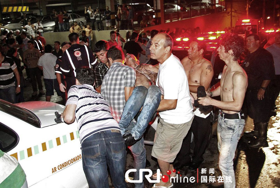 巴西夜總會(huì)大火致200多人死亡 巴西夜總會(huì)大火致200多人死亡