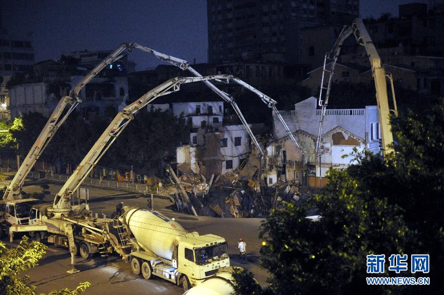 (新華網(wǎng))(2)廣州地鐵工地附近發(fā)生地陷 (新華網(wǎng))(2)廣州地鐵工地附近發(fā)生地陷