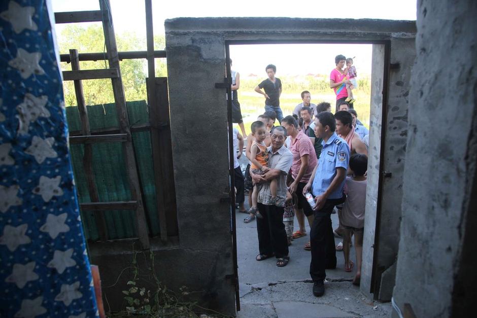 2013年08月06日消息，浙江省嘉興市秀洲區(qū)油車港鎮(zhèn)濮家灣村蠟燭浜一帶，是典型的城中村。村中農(nóng)民房被分隔成許多間出租給附近打工者。