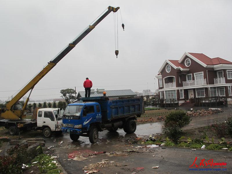 上海浦東一副區(qū)長(zhǎng)“2600平方米豪宅”圍墻被拆