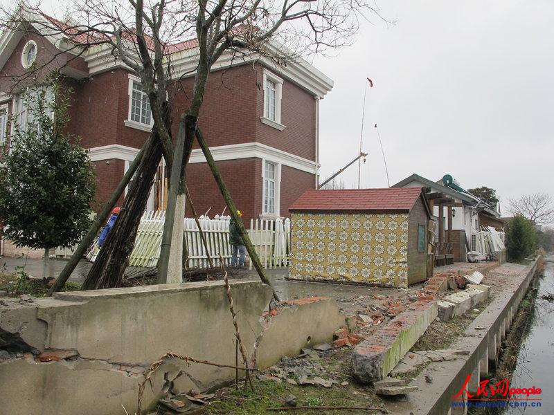 上海浦東一副區(qū)長(zhǎng)“2600平方米豪宅”圍墻被拆