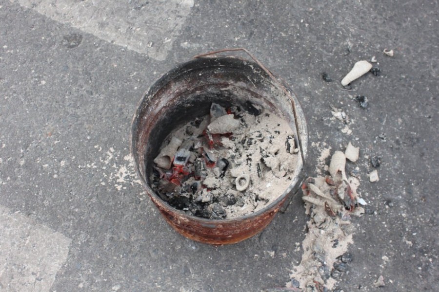 司機(jī)夜抵收費(fèi)站被攔 次日困死車內(nèi) 司機(jī)夜抵收費(fèi)站被攔 次日困死車內(nèi)