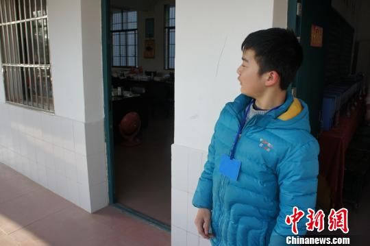 對于幾年如一日照顧他的同學余興泉，14歲的左臣心里充滿了感激。 李俊杰 攝