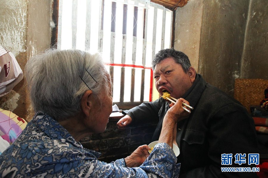 那些年，感動(dòng)過(guò)我們的母親