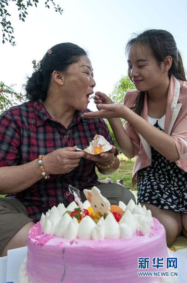 那些年，感動(dòng)過(guò)我們的母親