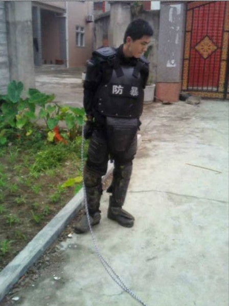 網(wǎng)傳泉州村民押特警 網(wǎng)傳泉州村民押特警