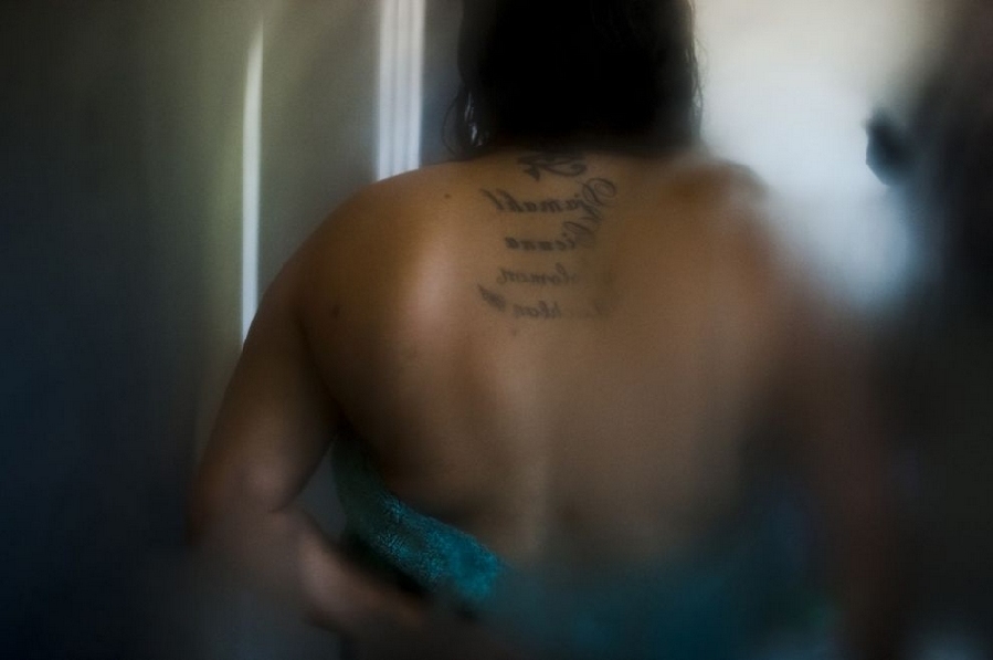 年輕單親媽媽的艱難生活 年輕單親媽媽的艱難生活