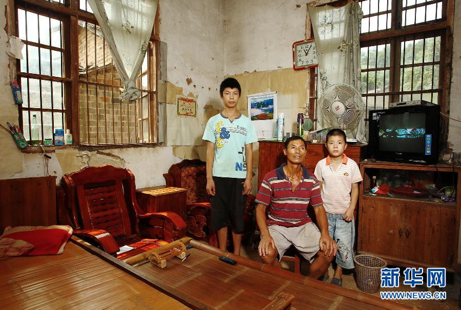 農(nóng)場棚戶區(qū)的最后留守家庭：留下的是回憶，迎來的是幸福