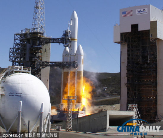 地時間2013年8月28日,在美國加州范登堡空軍基地,美國最大的“德爾塔IV”型重型火箭發(fā)射升空,將一顆機(jī)密間諜衛(wèi)星送入太空。