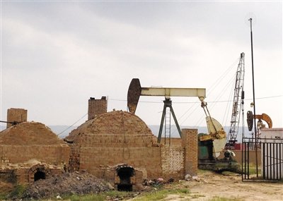 正在作業(yè)的揭蓋井，位于定邊縣紅柳溝鎮(zhèn)紅柳溝村。