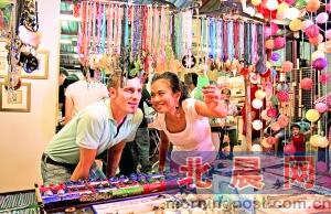 更多的購物樂趣要在夜市、跳蚤市場中慢慢發(fā)掘。