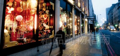 在圣誕節(jié),即使window shopping也很美好。