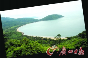 長長的沙灘海岸。