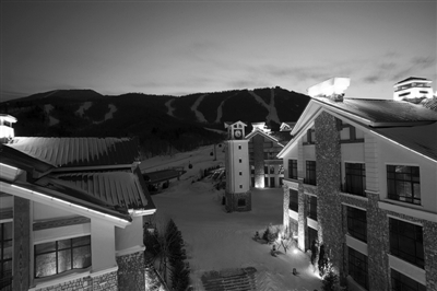 　　俯瞰亞布力,一個安靜的東北小鎮(zhèn),俄語“蘋果園”的意思。　