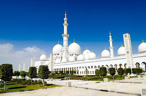　　宏偉的阿布扎比大清真寺。