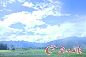 途中的大河煙波浩渺。