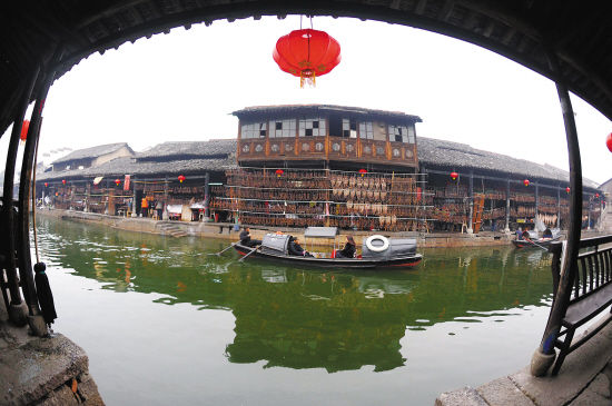 紹興安昌古鎮(zhèn)沿河的老街 紹興安昌古鎮(zhèn)沿河的老街