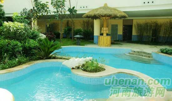 深秋去堯山賞紅葉、泡溫泉、拜大佛