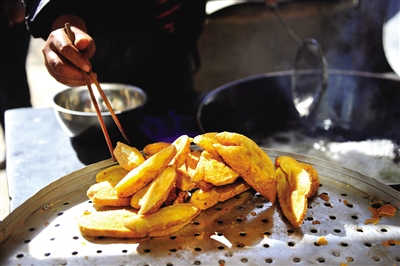 陜北特色小吃黃炸糕。
