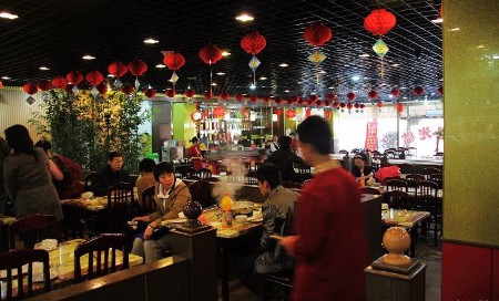 來到四川,不吃火鍋就對(duì)不起這片火辣辣的土地。